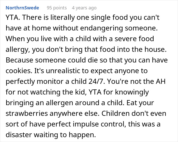 Screenshot of a Reddit comment discussing responsibility and safety regarding a roommate's son with a severe food allergy. Screenshot of a Reddit comment discussing responsibility and safety regarding a roommate's son with a severe food allergy.
