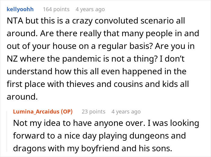 Screenshot of a Reddit conversation where a woman criticizes her roommate for leaving her to babysit his girlfriend’s kids. Screenshot of a Reddit conversation where a woman criticizes her roommate for leaving her to babysit his girlfriend’s kids.