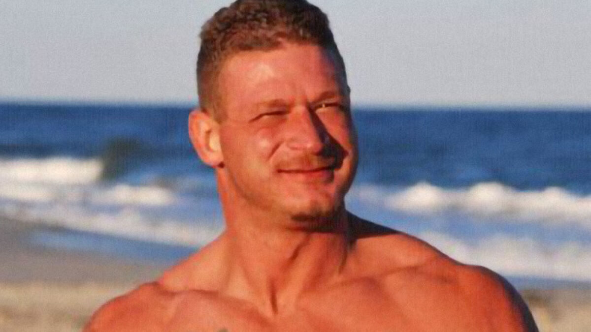 Man at the beach with short hair and muscular build, related to dad fatally beaten with metal bat news.