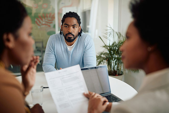 “They Still Think It’s 1975”: Dad Learns An Embarrassing Lesson On How The Job Market Has Changed “They Still Think It’s 1975”: Dad Learns An Embarrassing Lesson On How The Job Market Has Changed