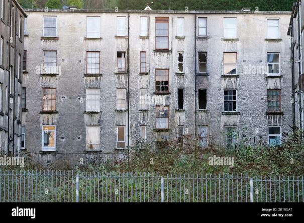 derelict-council-house-in-poor-housing-estate-slum-with-many-social-welfare-issues-in-london-uk-2B10GAT.jpg