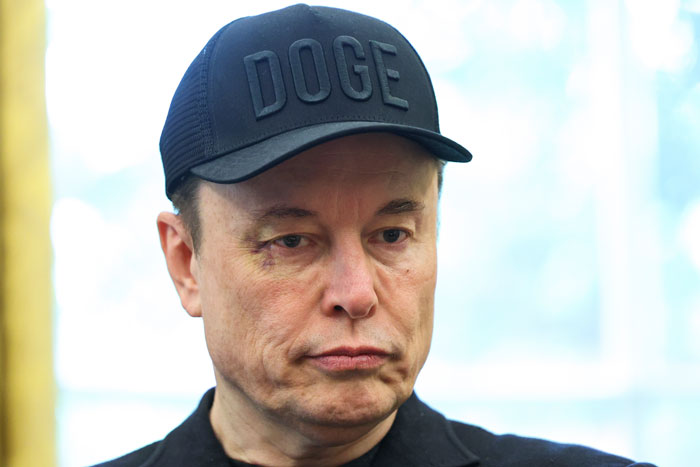 Elon Musk wearing a DOGE cap with a noticeable black eye, raising concerns after glitching and head ticks at the White House. Elon Musk wearing a DOGE cap with a noticeable black eye, raising concerns after glitching and head ticks at the White House.
