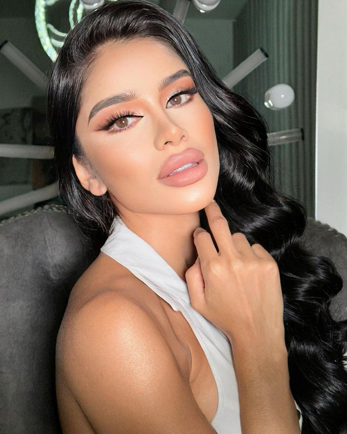 Young woman with long black hair and flawless makeup posing, linked to heartbreaking final texts of tourist abduction case. Young woman with long black hair and flawless makeup posing, linked to heartbreaking final texts of tourist abduction case.