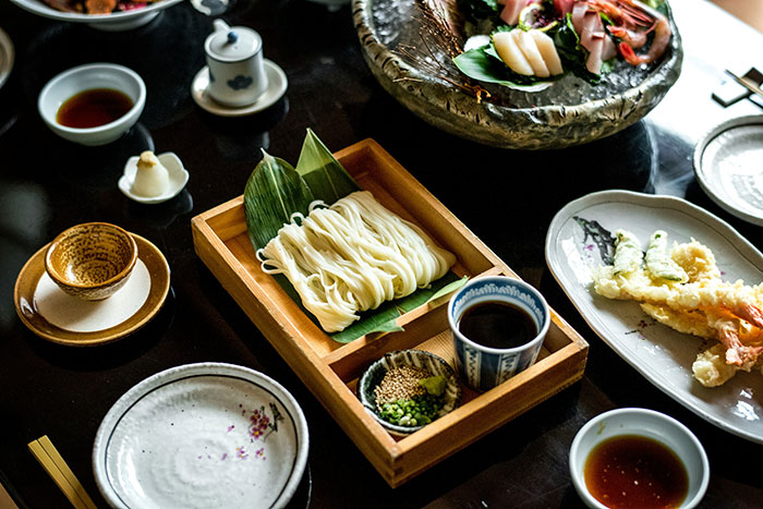Japanese Woman Offers To Hold Exhausted Parents’ Baby So They Can Enjoy Their Meal Japanese Woman Offers To Hold Exhausted Parents’ Baby So They Can Enjoy Their Meal