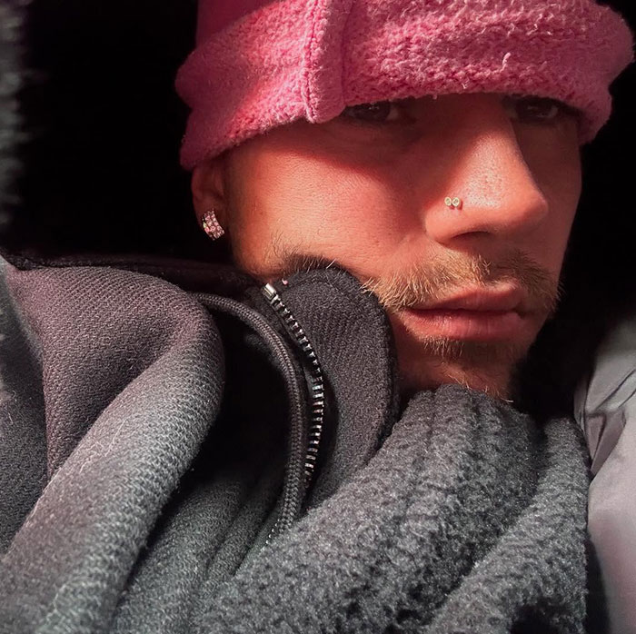 Justin Bieber wearing a pink hat and layered winter clothes, sparking a fiery parenting debate over smoking. Justin Bieber wearing a pink hat and layered winter clothes, sparking a fiery parenting debate over smoking.