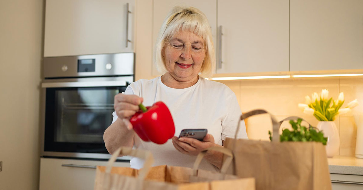 Entitled Lady Thinks Groceries Are Free, Goes Ballistic When Delivery Woman Won’t Pay For Her Order