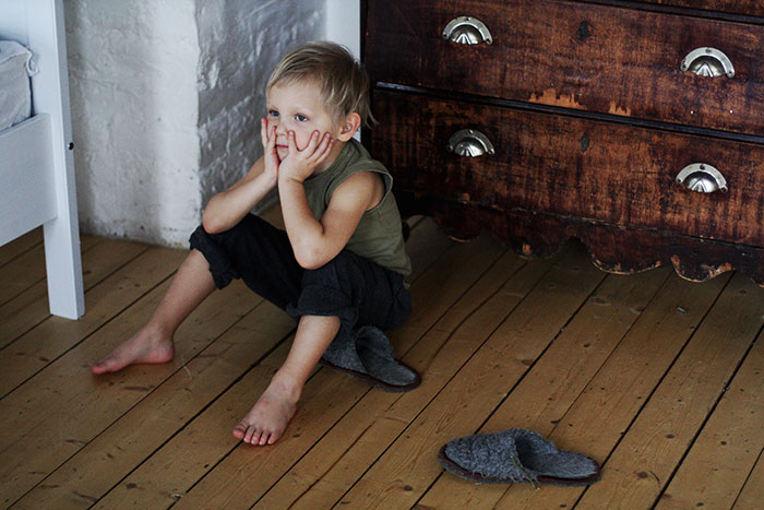 Guy Asked To Babysit, Realizes The Children Are Living In Shocking Neglect Guy Asked To Babysit, Realizes The Children Are Living In Shocking Neglect