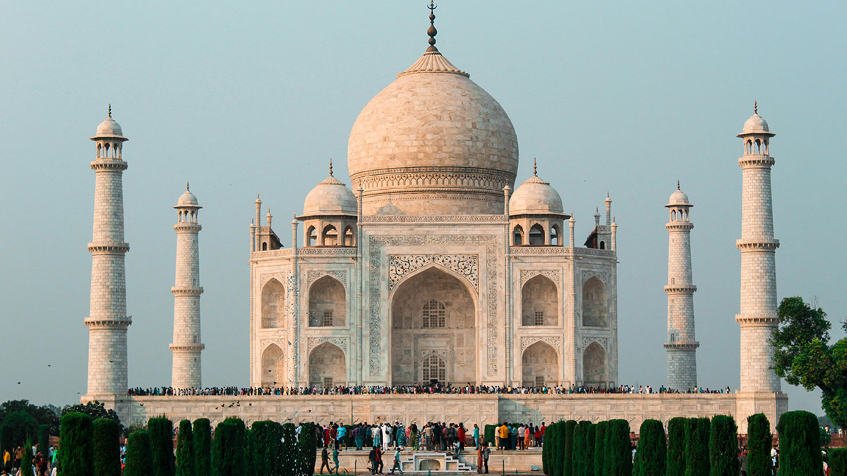 Taj Mahal in India with crowds of tourists, illustrating the best and worst things about living in their home countries.