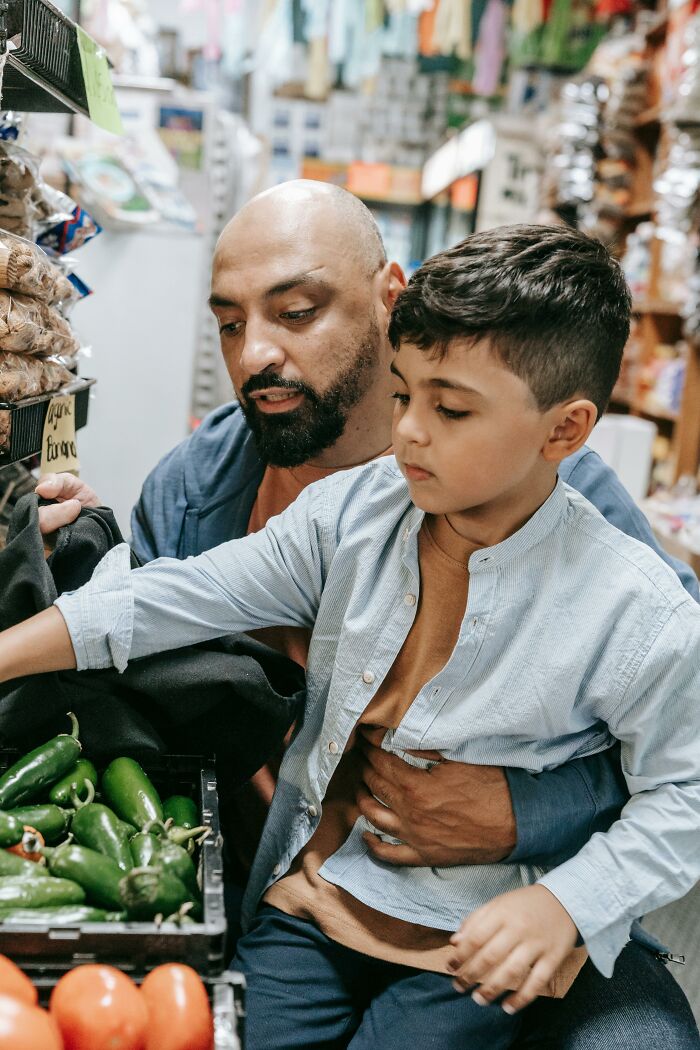 Cashiers Reveal 35 Items That Make Them Give Customers The Side Eye At The Register
