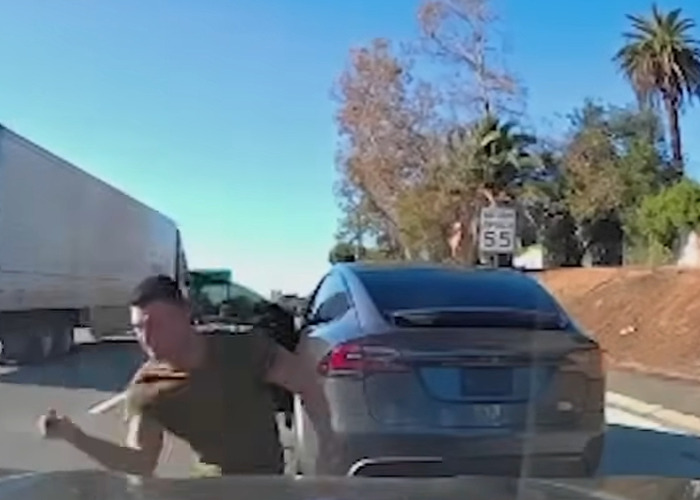 Road Rage Driver Who Attacked Mom And Daughter Gets Beaten Up By Prison Inmates Road Rage Driver Who Attacked Mom And Daughter Gets Beaten Up By Prison Inmates