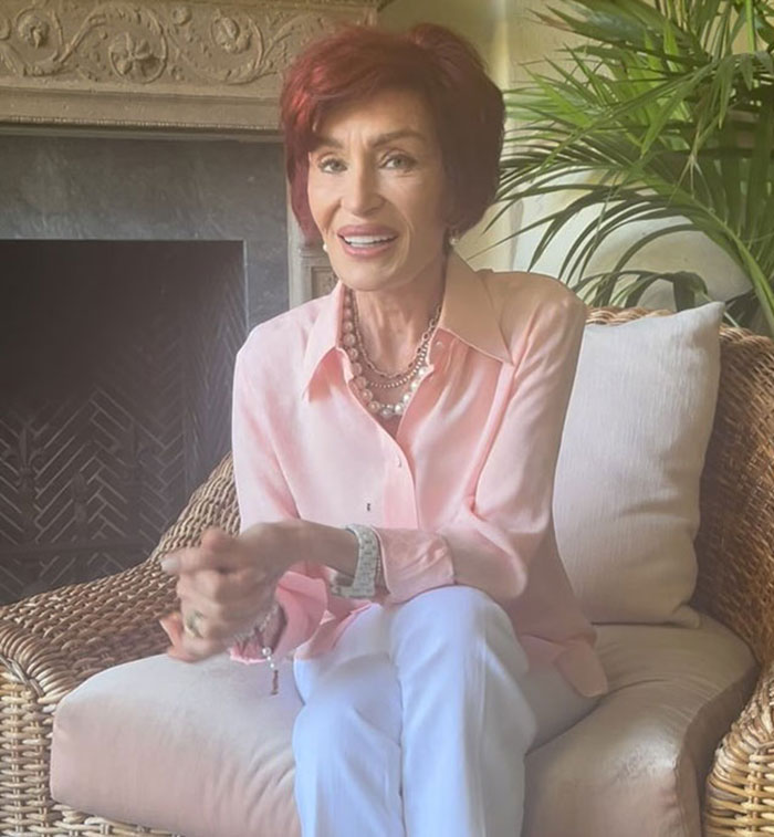 Sharon Osbourne sitting in a wicker chair, wearing a pink blouse and white pants, looking healthy after using Ozempic. Sharon Osbourne sitting in a wicker chair, wearing a pink blouse and white pants, looking healthy after using Ozempic.