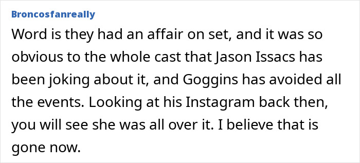 Comment excerpt discussing Walton Goggins avoiding feud questions with Aimee Lou Wood during an interview. Comment excerpt discussing Walton Goggins avoiding feud questions with Aimee Lou Wood during an interview.