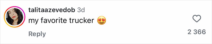 Comment from social media user talitaazevedob expressing admiration with a heart-eyes emoji on a post about a former band member who looks unrecognizable. Comment from social media user talitaazevedob expressing admiration with a heart-eyes emoji on a post about a former band member who looks unrecognizable.