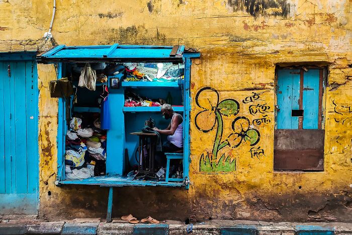 Chasing Colors - The Soul Of Street Photography