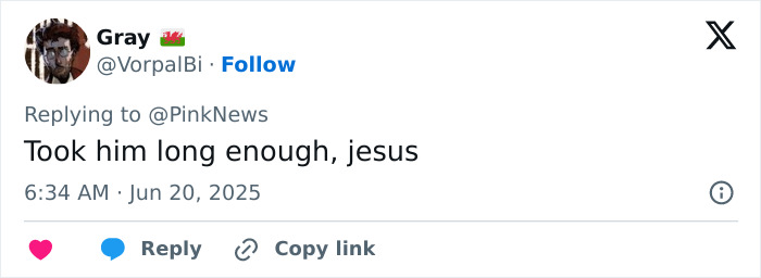 Stephen Fry responding on social media, delivering a strong critique targeting J.K. Rowling’s views and statements. Stephen Fry responding on social media, delivering a strong critique targeting J.K. Rowling’s views and statements.