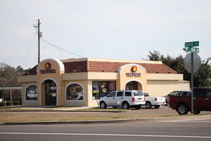 Therapists Reveal The Stories That Quietly Broke Their “No Judgment” Rule