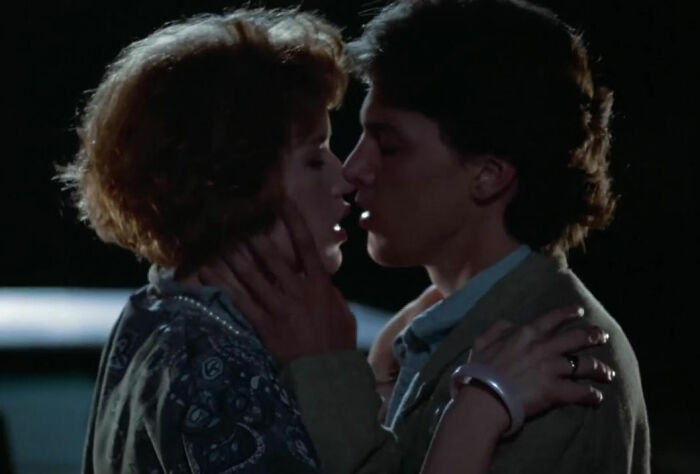 30 People Call Out Popular Romantic Movies That Are Actually Super Toxic