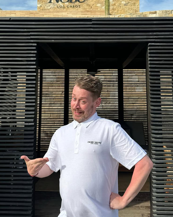 Man resembling beloved 90s child star in casual white shirt, looking unrecognizable at 44 during rare outing. Man resembling beloved 90s child star in casual white shirt, looking unrecognizable at 44 during rare outing.