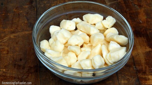 How-to-make-snacking-cheese-curds-a-simple-cooked-curd-cheese-685b106122877.jpg