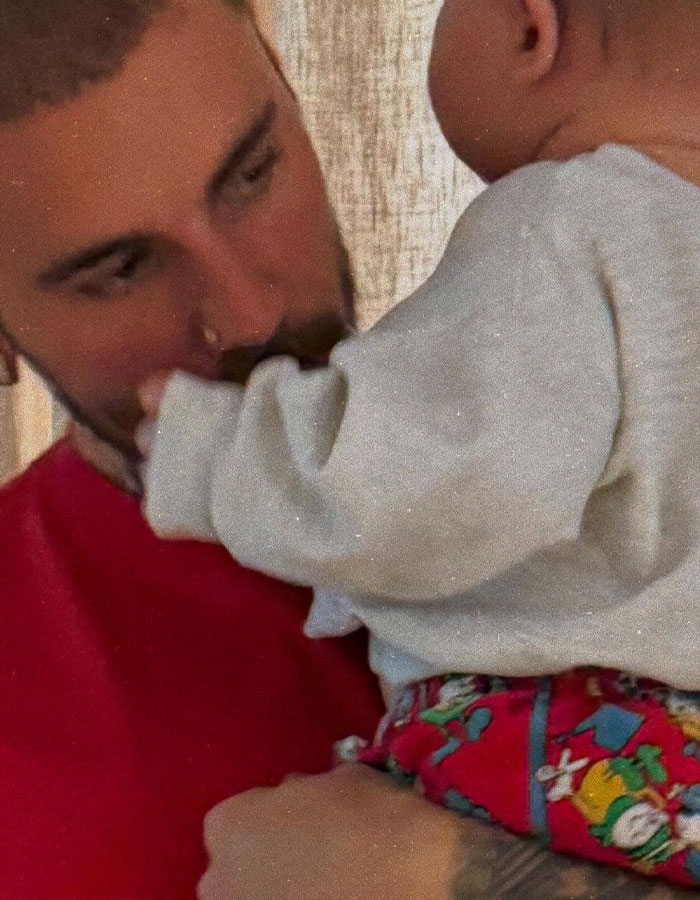 Justin Bieber holding a baby, showcasing his role as a real dad, husband, and man in a candid moment. Justin Bieber holding a baby, showcasing his role as a real dad, husband, and man in a candid moment.