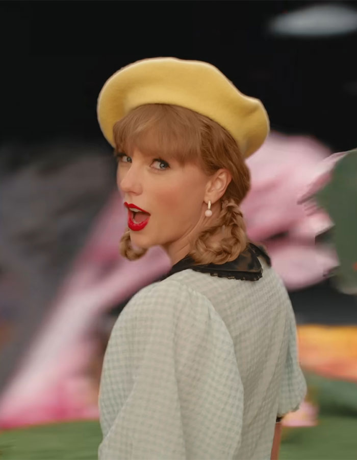 Taylor Swift as Dorothy in the new Wicked movie, wearing a yellow beret and vintage-style outfit with braided hair. Taylor Swift as Dorothy in the new Wicked movie, wearing a yellow beret and vintage-style outfit with braided hair.