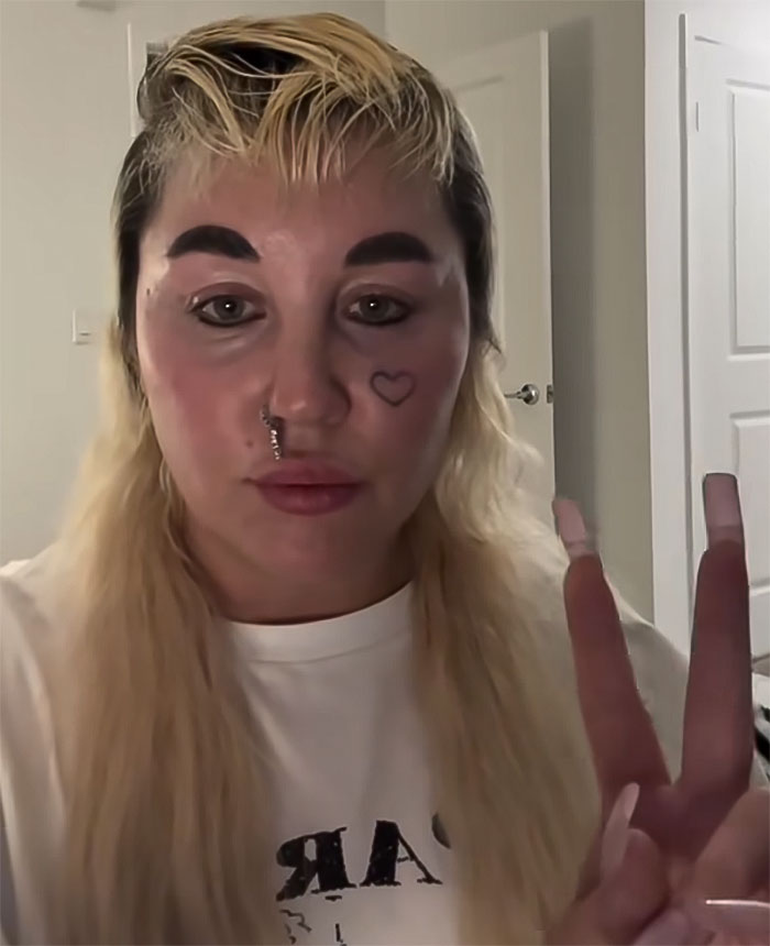 Amanda Bynes showing peace sign indoors, revealing she is using Ozempic, sparking mixed reactions online. Amanda Bynes showing peace sign indoors, revealing she is using Ozempic, sparking mixed reactions online.