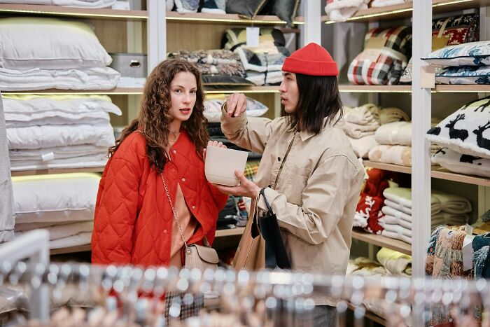 People Might Not Realize That These 40 Of Their Behaviors Scream That They’re Insecure