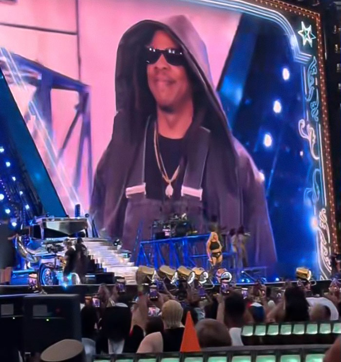 Beyoncé performing on stage during a controversial cigarette stunt amid Kanye West references in front of a large crowd. Beyoncé performing on stage during a controversial cigarette stunt amid Kanye West references in front of a large crowd.