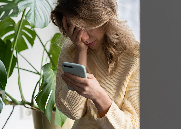 “What’s The Biggest ‘They’re Definitely Cheating’ Sign You Ignored?" (40 Answers)