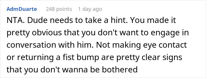 Screenshot of a Reddit comment discussing a woman telling a gym guy she’s not here to make friends while he tries to fist bump her. Screenshot of a Reddit comment discussing a woman telling a gym guy she’s not here to make friends while he tries to fist bump her.