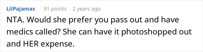 Screenshot of a Reddit comment discussing a woman refusing to risk her health for sister’s wedding photo aesthetic. Screenshot of a Reddit comment discussing a woman refusing to risk her health for sister’s wedding photo aesthetic.