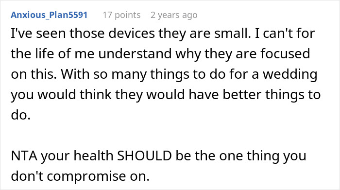 Screenshot of a comment discussing a woman refusing to compromise her health for her sister’s wedding photo aesthetic. Screenshot of a comment discussing a woman refusing to compromise her health for her sister’s wedding photo aesthetic.