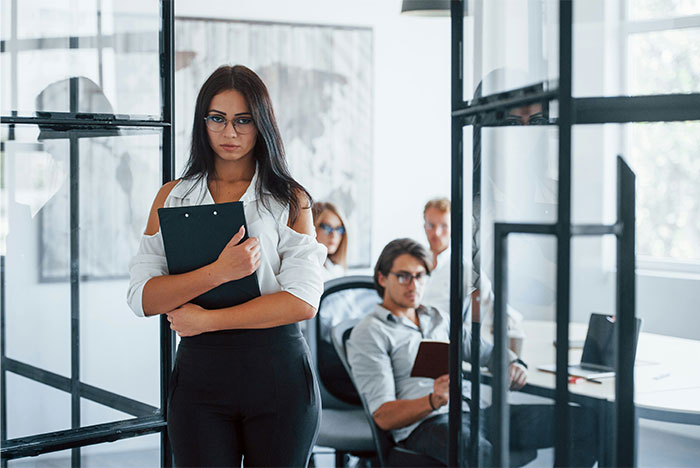 “What Are The Cool Kids Who Peaked In High School Doing Now?”