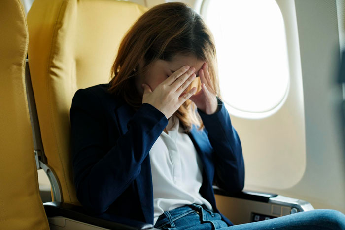 Parents Book Themselves In First Class, Leave Under-8 Kids Unsupervised To Wreak Havoc Mid-Flight Parents Book Themselves In First Class, Leave Under-8 Kids Unsupervised To Wreak Havoc Mid-Flight