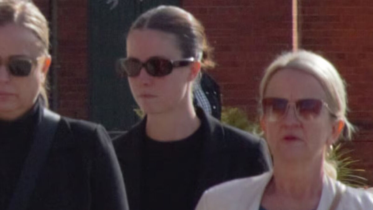 Woman wearing sunglasses walking outside with two other women, related to case of setting male friend on fire over misogynistic comment.