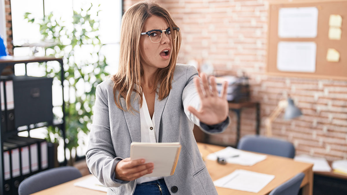 Woman famous for not returning stuff throws tantrum in office while coworker remains unbothered during charger dispute