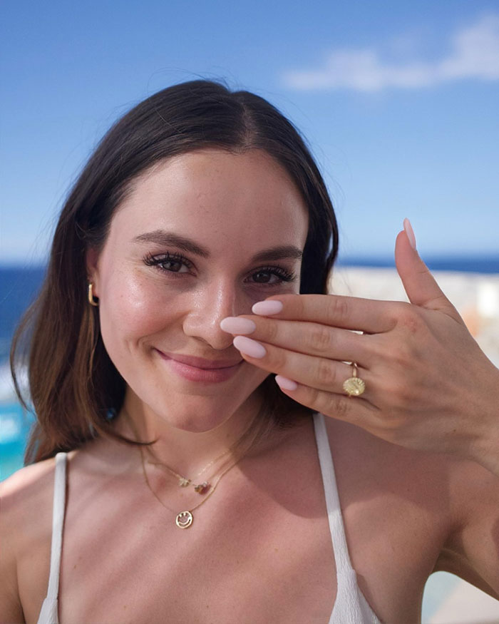 Gordon Ramsay’s daughter smiling in bikini, showing ring during sunny Miami trip before wedding to Olympic swimmer. Gordon Ramsay’s daughter smiling in bikini, showing ring during sunny Miami trip before wedding to Olympic swimmer.