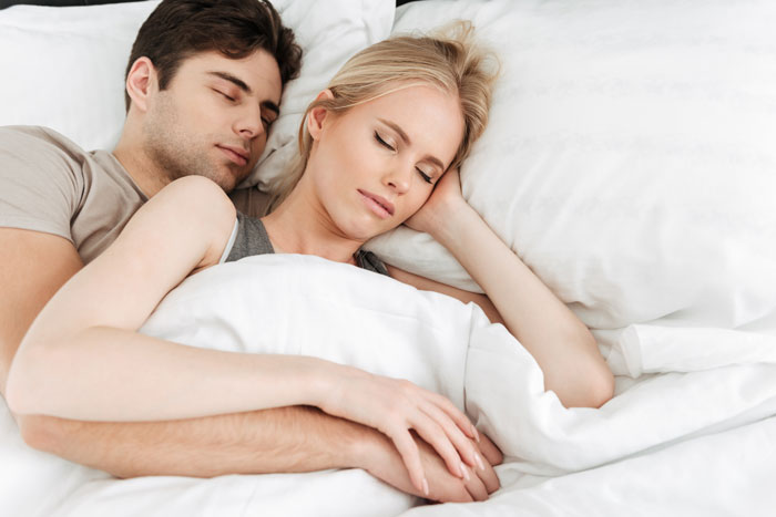 Husband enjoys lazy mornings in bed while wife sacrifices sleep, highlighting one-sided effort in their Sunday routine. Husband enjoys lazy mornings in bed while wife sacrifices sleep, highlighting one-sided effort in their Sunday routine.