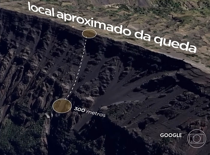 Map showing the approximate fall location of female tourist abandoned by guide during Indonesian volcano hike.