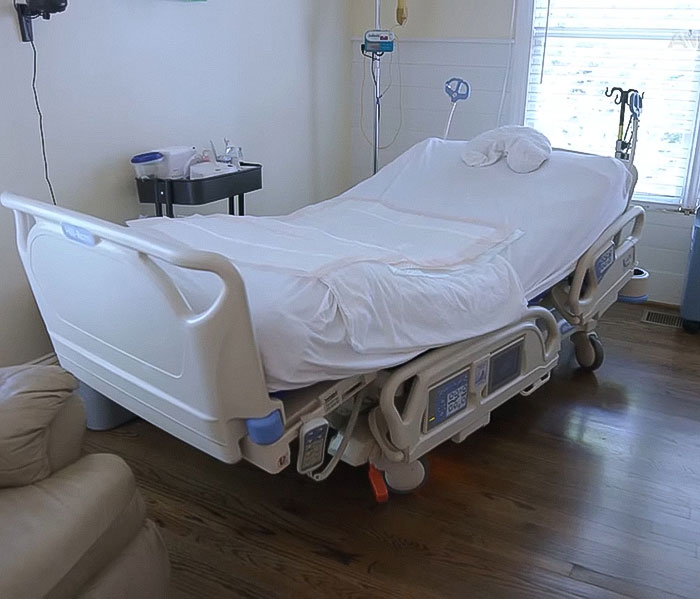 Hospital bed in a patient room, representing a man with neck pain and locked-in syndrome after chiropractor visit. Hospital bed in a patient room, representing a man with neck pain and locked-in syndrome after chiropractor visit.