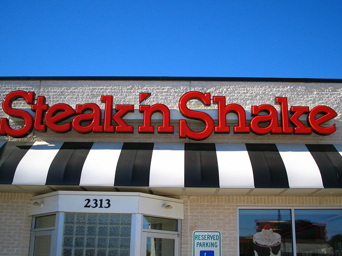 “Frozen Half The Time”: 41 Restaurant Workers Reveal Items On Their Menu To Never Order