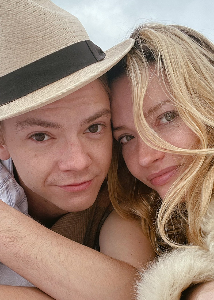 Close-up photo of two people embracing, highlighting viral photos and Sean Connery debate at same age comparison. Close-up photo of two people embracing, highlighting viral photos and Sean Connery debate at same age comparison.