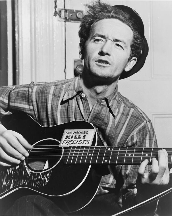 woody_guthrie-6842779a2fab8.jpg