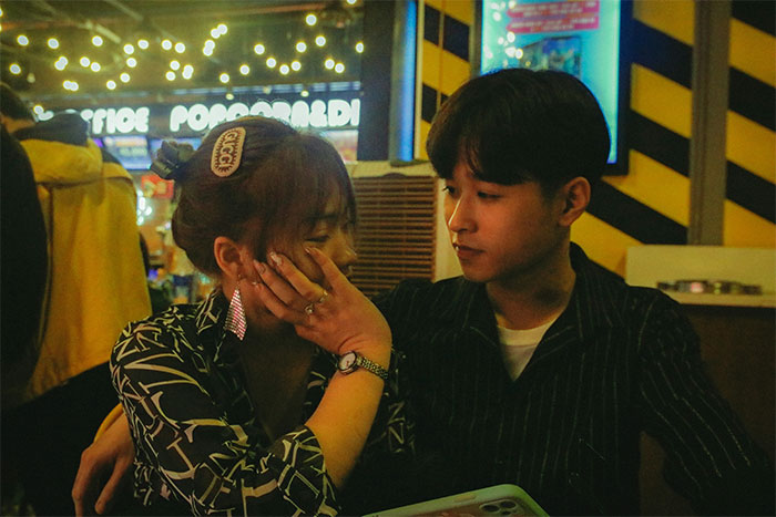 GF Attends BF's Surprise Party She Wasn't Invited To, Watches "Best Friend" Give Intimate Speech GF Attends BF's Surprise Party She Wasn't Invited To, Watches "Best Friend" Give Intimate Speech