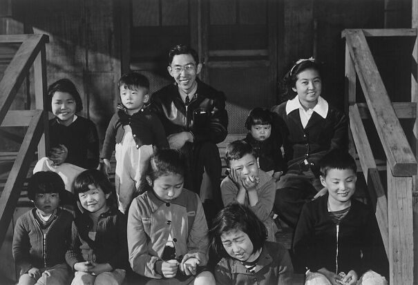 1054px-Ansel_Adams_Manzanar_-_Childrens_Village_-_LC-DIG-ppprs-00362-6865c057f1f53.jpg