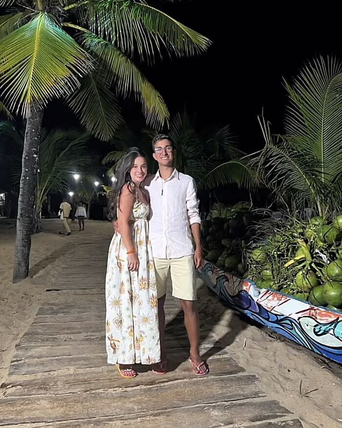 Med Student Caught Red-Handed Faking Poverty For Scholarship After College Finds Her Social Media Profile Med Student Caught Red-Handed Faking Poverty For Scholarship After College Finds Her Social Media Profile