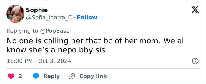 A social media comment discussing Billie Eilish fans buzzing about her being a nepo baby and her parents. A social media comment discussing Billie Eilish fans buzzing about her being a nepo baby and her parents.