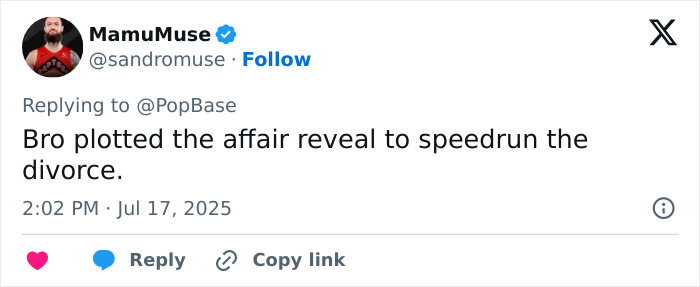 Coldplay Concert Cameraman Catches Couple Cheating On Their Partners During Show Coldplay Concert Cameraman Catches Couple Cheating On Their Partners During Show