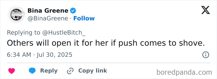 Screenshot of a tweet replying about Oprah refusing to open her private road amid oncoming tsunami fears. Screenshot of a tweet replying about Oprah refusing to open her private road amid oncoming tsunami fears.