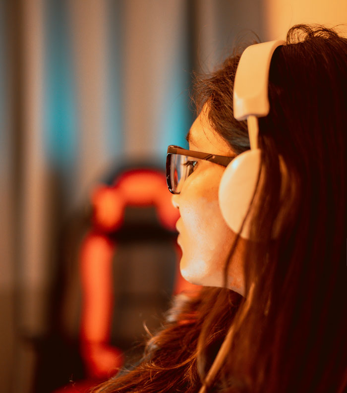 "I Cried All The Time": Women Get Honest About Choosing To Marry For Money Instead Of Love